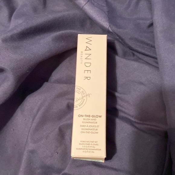 Wander Beauty on the glow blush and illuminator - Picture 1 of 5